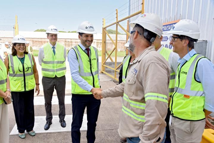 Histórico: salió el primer embarque de litio de Rosario a China