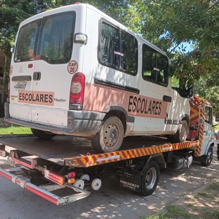 Retienen transporte escolar flojo de papeles