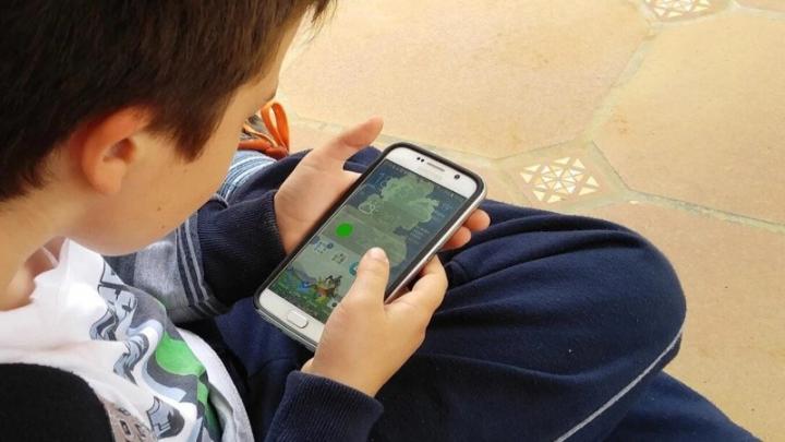 Psiquiatra aconseja “nada de celulares hasta los 7 años”