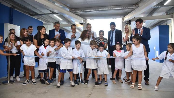 Pullaro se diferenció de Milei y apuesta todo a la obra pública