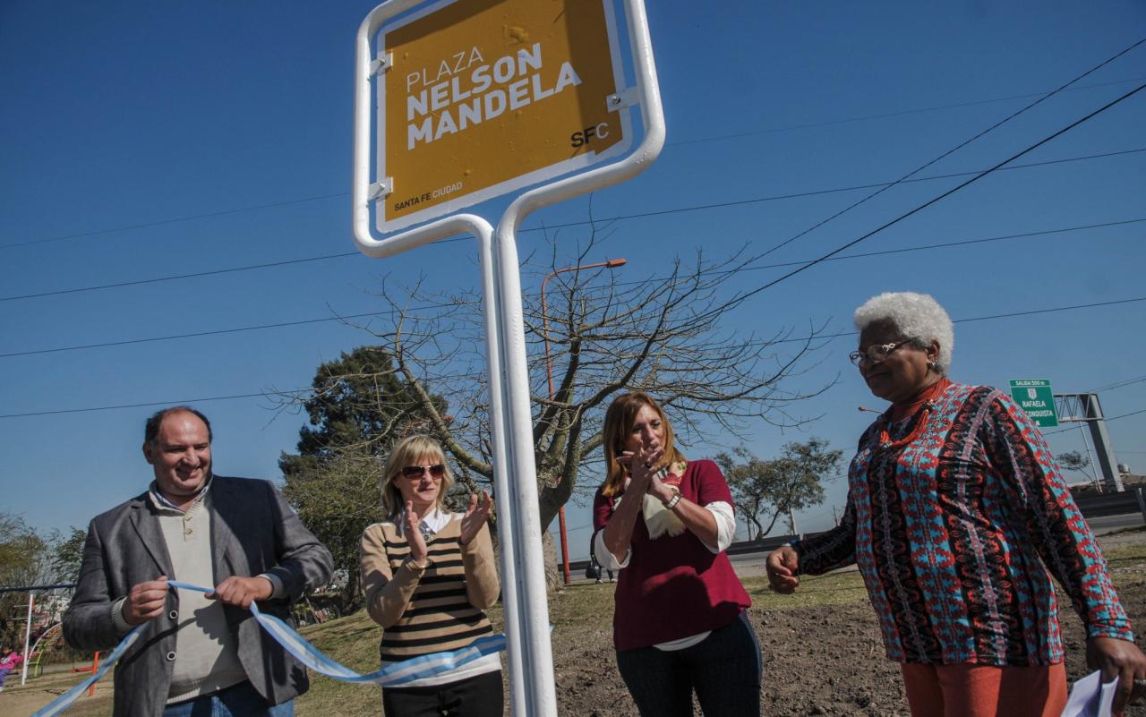 Nelson Mandela tiene su plaza en Santa Fe