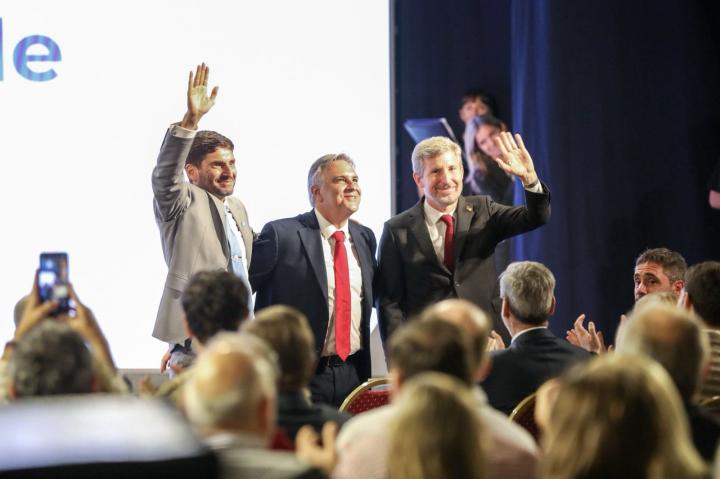 Pullaro le pidió a Milei que “nos saque el pie de la cabeza”