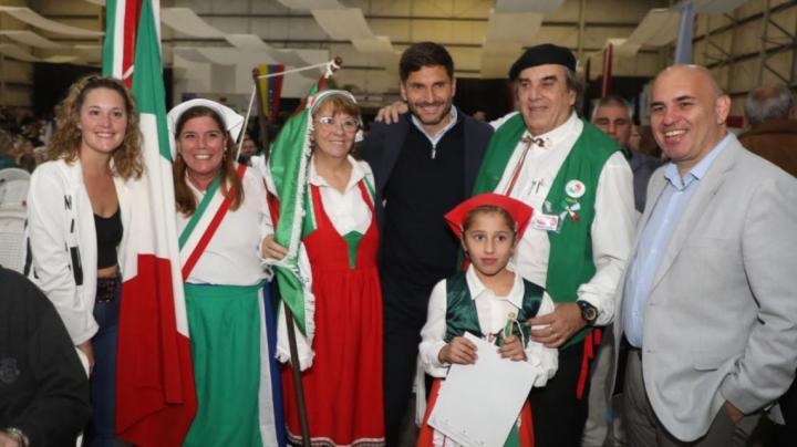 Pullaro en la Fiesta de las Colectividades de Esperanza