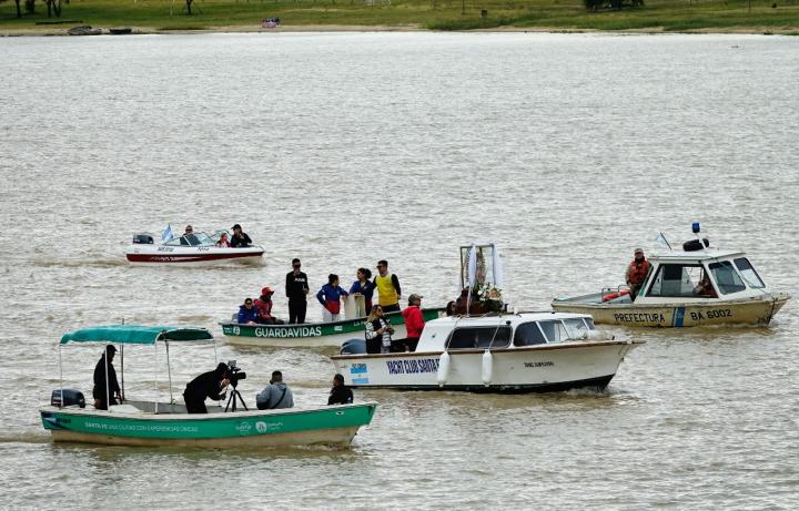 La Procesión Náutica Virgen de Guadalupe llenó de gente a la Costanera