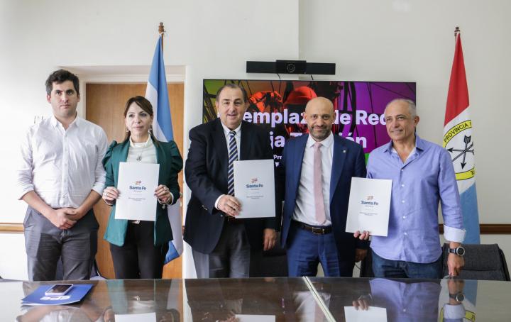 Poletti celebró una obra de energía para los vecinos de Santa Fe