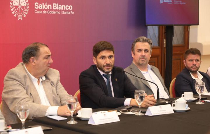 Pullaro reunió a la Mesa de Diálogo Santafesino