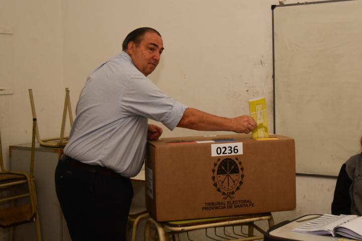 Poletti votó en Santa Fe: “Es una día histórico”