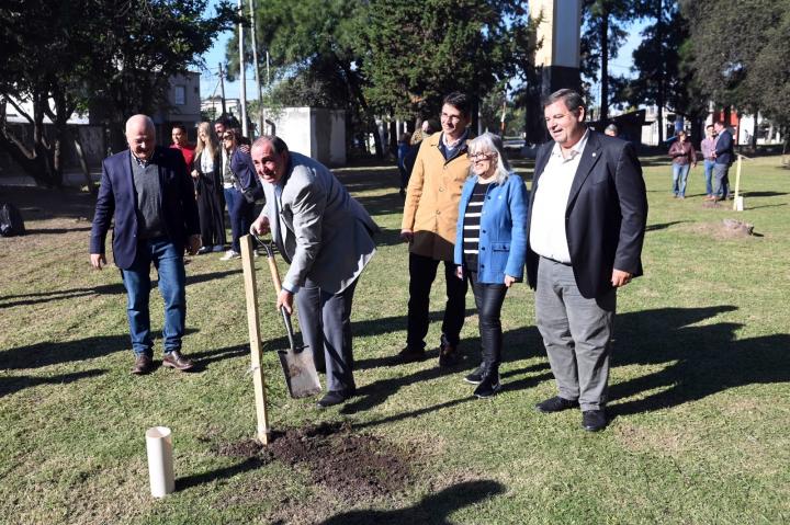 Plantaron árboles nativos en el norte de la ciudad de Santa Fe