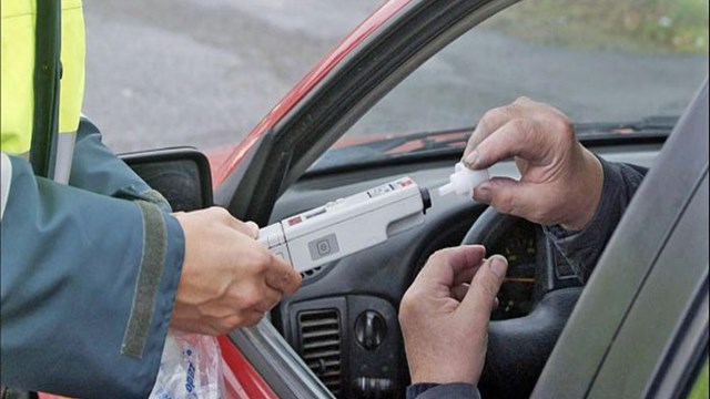 Todos los autos controlados tenían conductores con alcohol