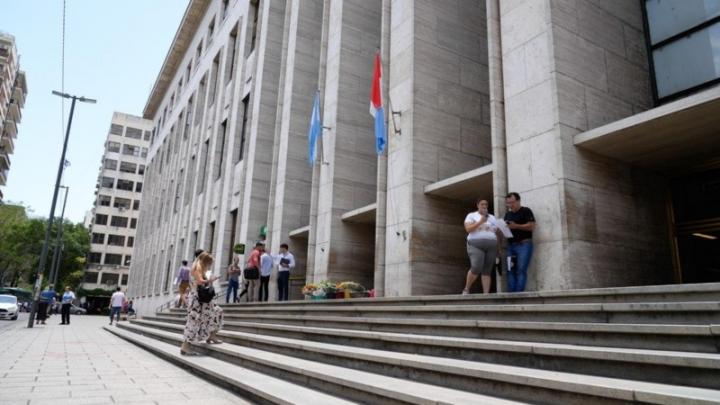 Revés judicial para Pullaro: fallan a favor de docentes jubilados 