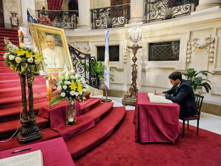 Pullaro destacó “el llamado a la conciliación” como legado del Papa