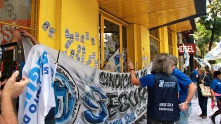 Compañía de seguros cerró: 350.000 clientes en el limbo