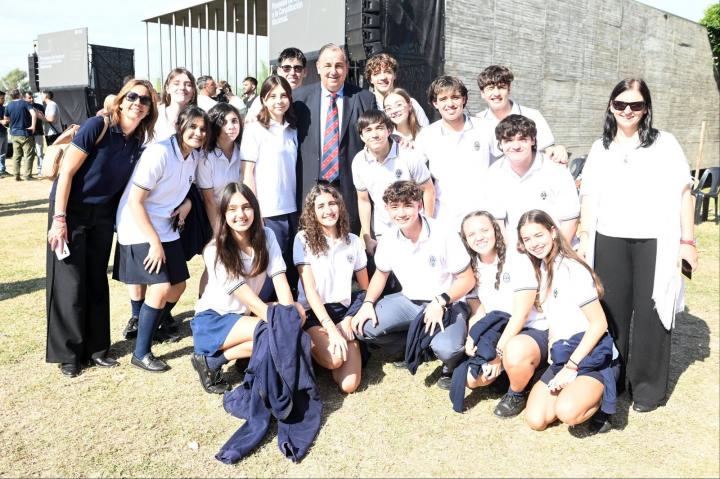 3000 alumnos prometieron lealtad a la Constitución 