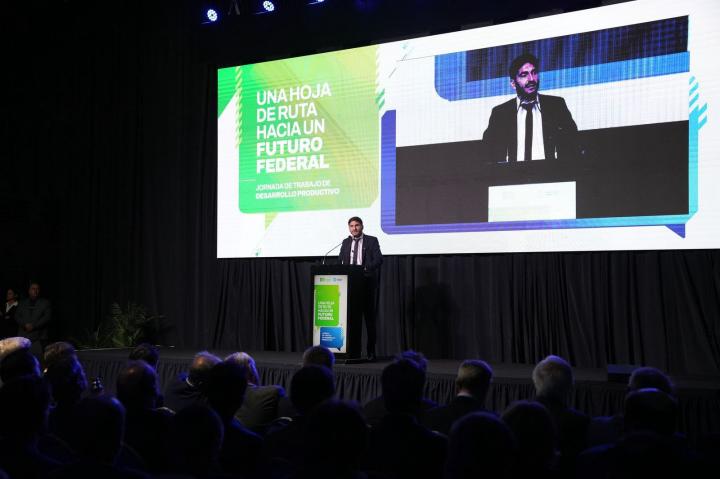 Pullaro: “Siento que la Argentina mira al interior como un botín”