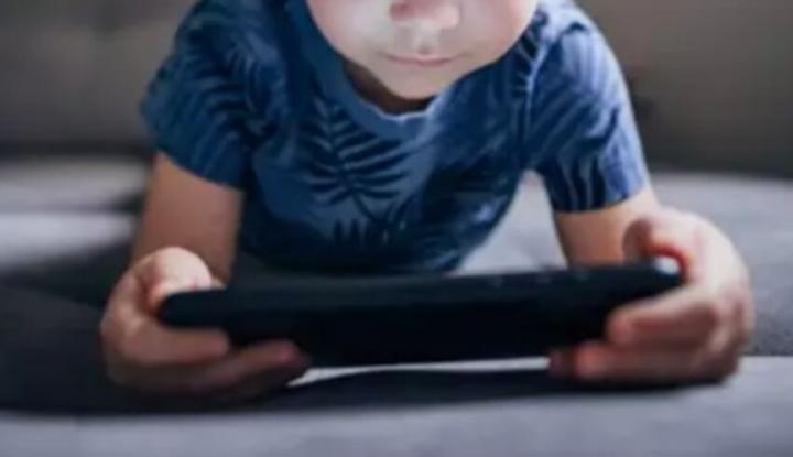 Antes de los 10: el acceso al primer celular es cada vez más precoz