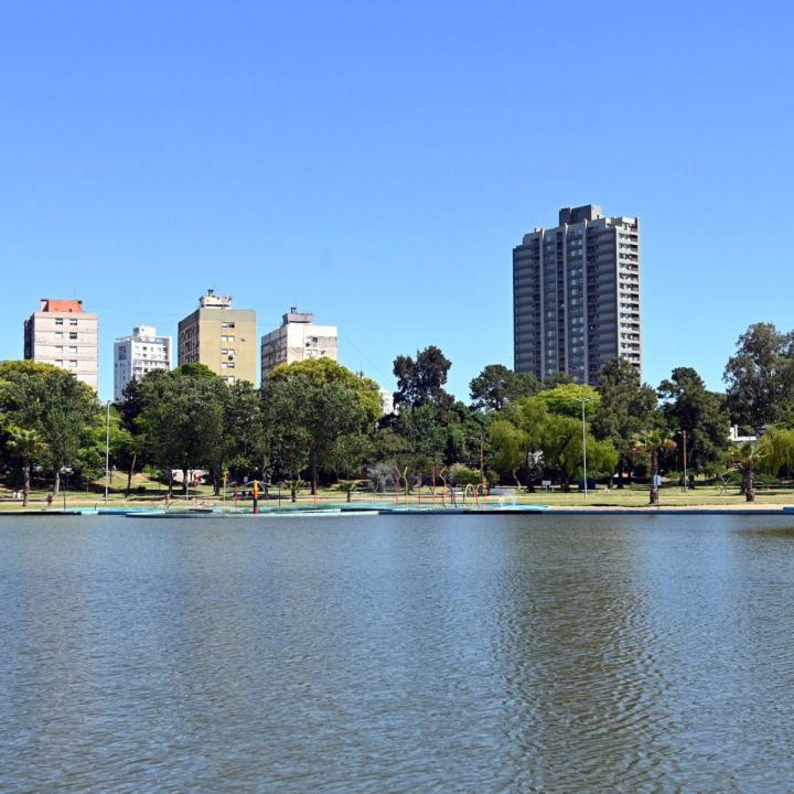 Buscan mejorar la calidad del agua del Parque del Sur