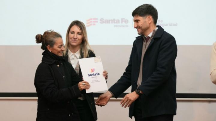 Programa Vínculos: Pullaro entregó 80 millones de pesos