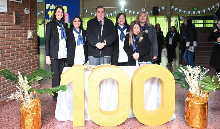 Poletti celebró el centenario de una escuela santafesina