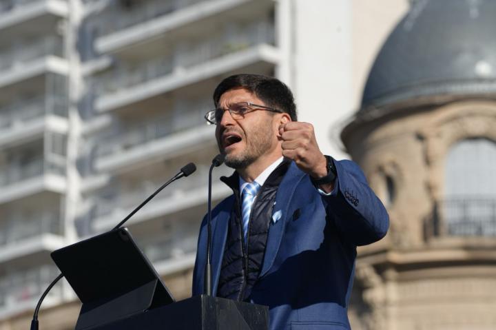 Pullaro a Milei: “La patria no se entrega”