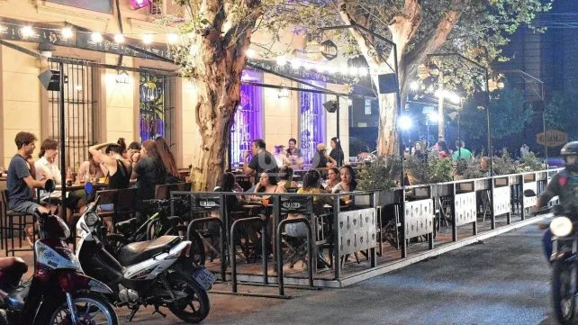Bares y restaurantes: se desplomó el consumo en Santa Fe