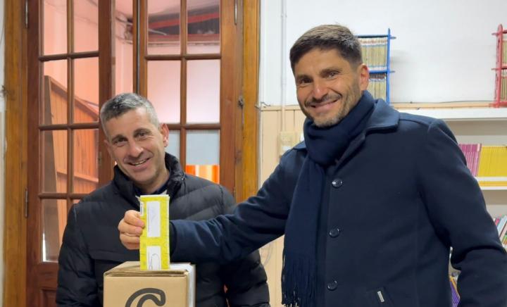 Votó Pullaro en Hughes, su pueblo natal