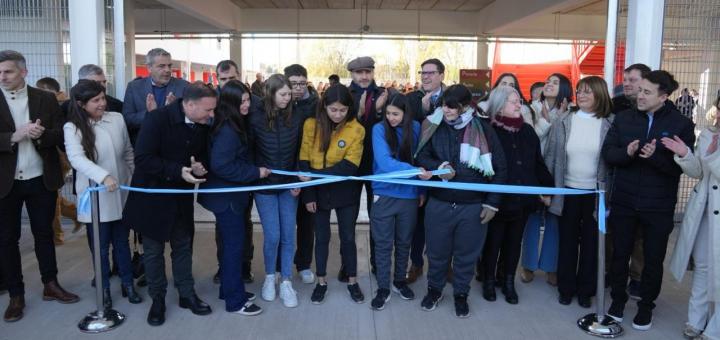 Pullaro inauguró otra escuela: “Estamos de pie en Santa Fe”