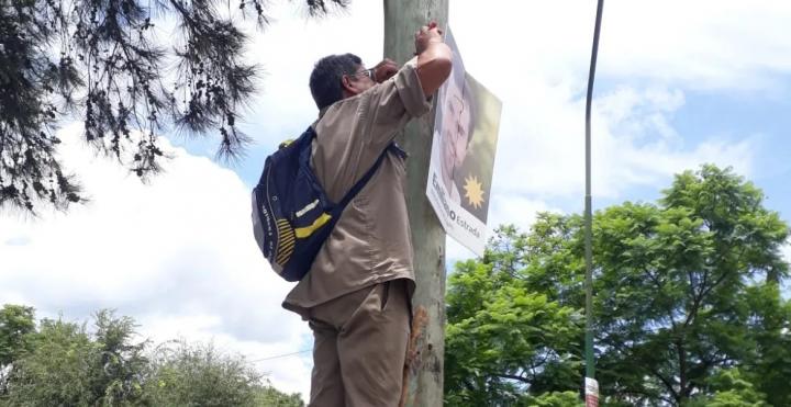 Los partidos deben retirar la cartelería política de la vía pública