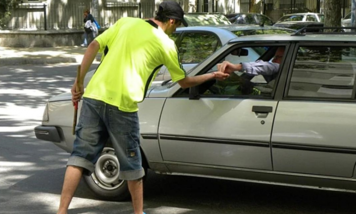 San Luis: prohíben a los cuidacoches y a los trapitos
