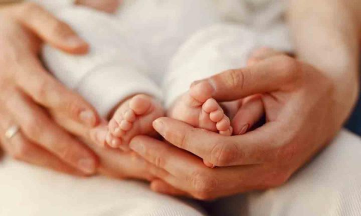 Cada vez hay menos nacimientos y crece la población adulta en Argentina