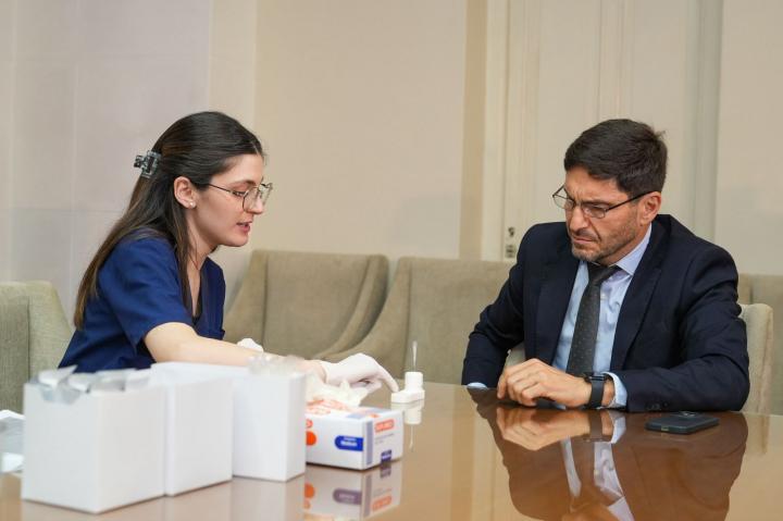 Maximiliano Pullaro, el primero en hacerse el narcotest