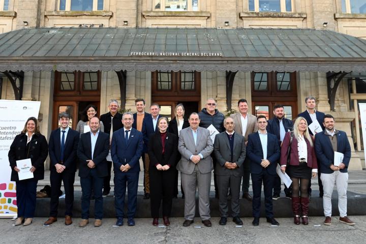 Poletti se reunió con 25 intendentes para fortalecer la integración regional