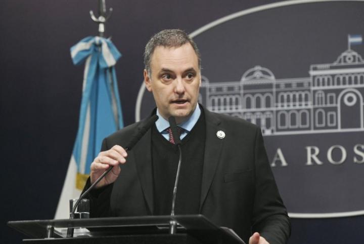 Adorni: “La salud, el mérito y la idoneidad no se negocian”