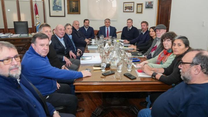 Santa Fe ofreció 7% de aumento a los estatales hasta fin de año