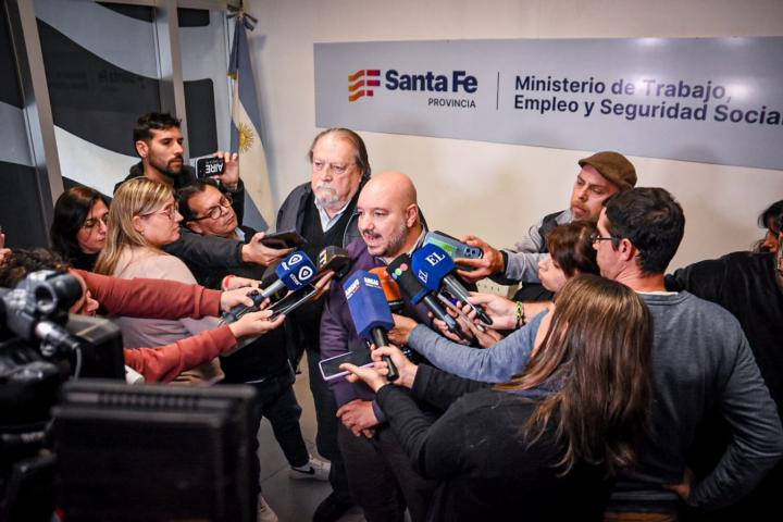 Maestros furiosos con Pullaro: “Una propuesta totalmente insuficiente” 