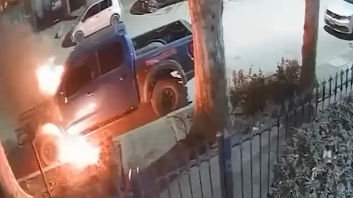 Video: quemaron una camioneta a nombre de Marcos Rojo