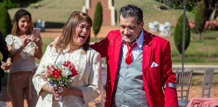 Casate en el Rosedal del Parque Independencia de Rosario