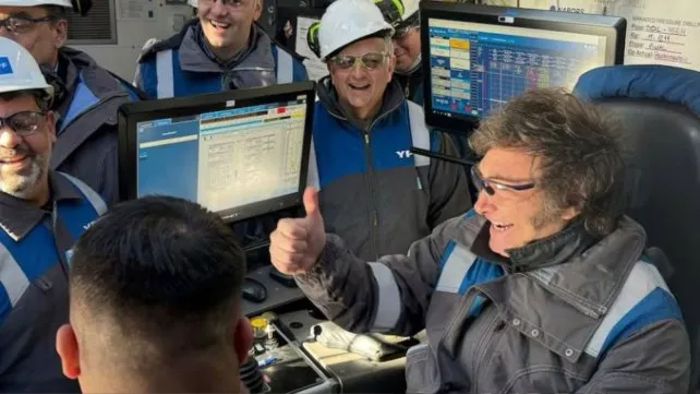 YPF venderá el mameluco que popularizó Javier Milei