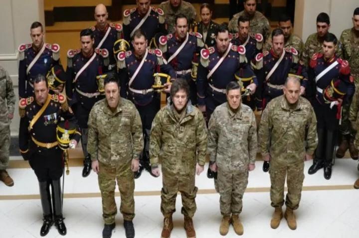 Milei homenajeó a San Martín almorzando con granaderos