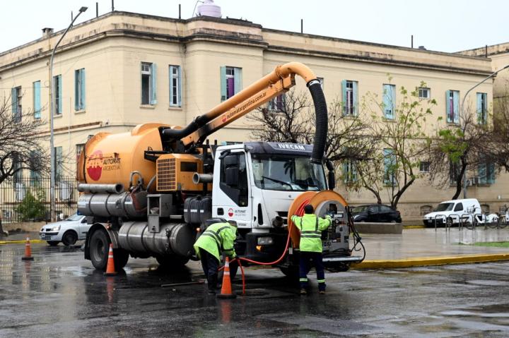 Cuadrillas municipales trabajan a full, luego de la lluvia