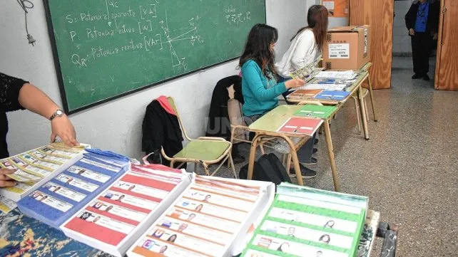 Elecciones en Santa Fe: pagan a las autoridades de mesa