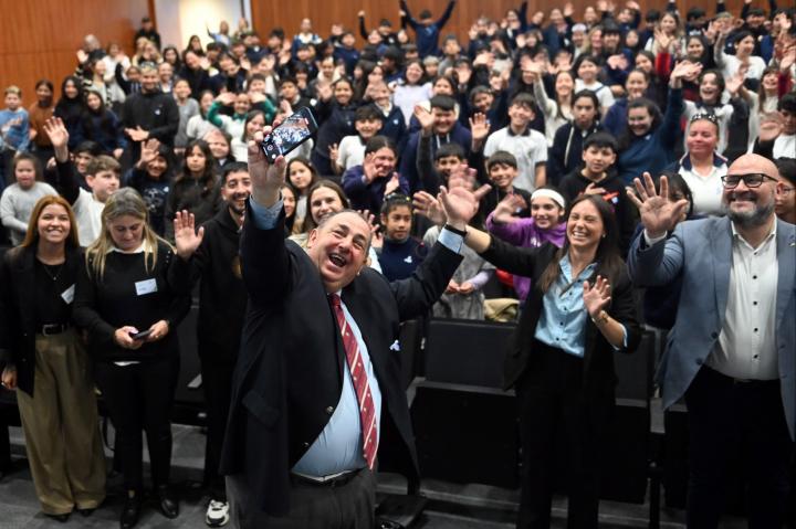 200 alumnos prometieron lealtad a la constitución nacional