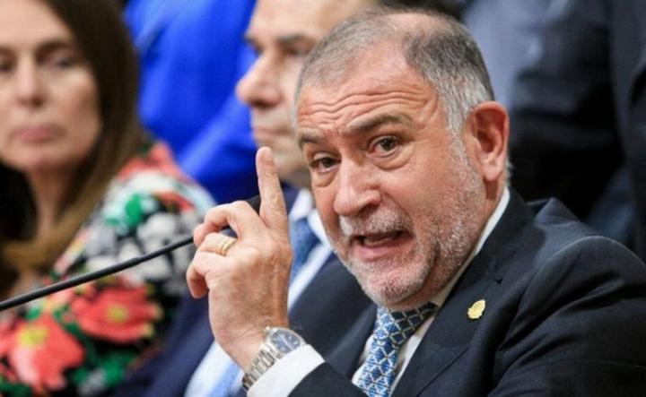 Luis Juez cuestionó al gobierno por las coimas