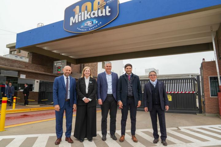El gobernador celebró el centenario de Milkaut 