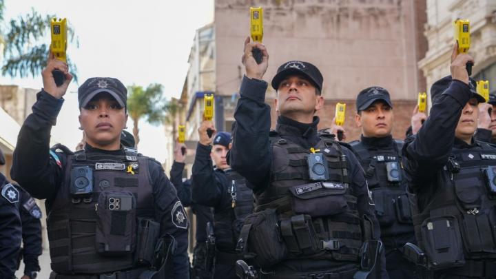 La Policía de Santa Fe patrulla las calles con las pistolas Taser