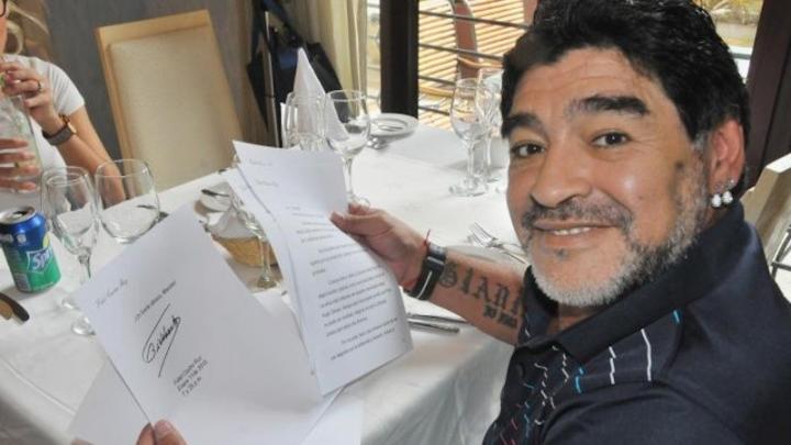 Diego Maradona llega a la Universidad Pública