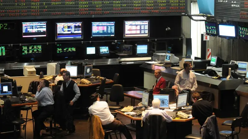 Viernes negro: dólar récord y suba del Riesgo País