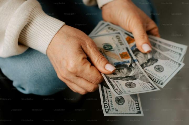 Volvió el cepo: restringen la compra de dólares a particulares