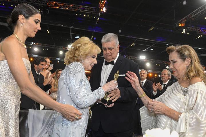 Martín Fierro: Oro para Del Moro y Leyenda para Mirtha