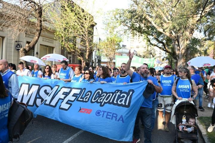 Los maestros de Santa Fe paran por 24 horas