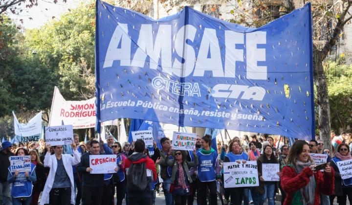 Los maestros culpan a Pullaro por la “grave pérdida salarial”